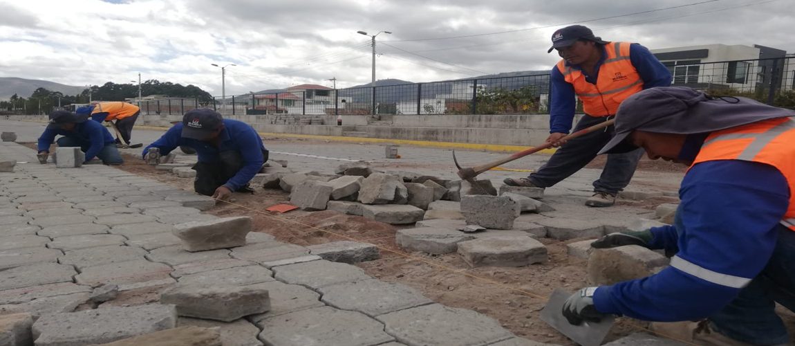 Municipalidad empieza los trabajos de adoquinado rezagados por VIRSPAP