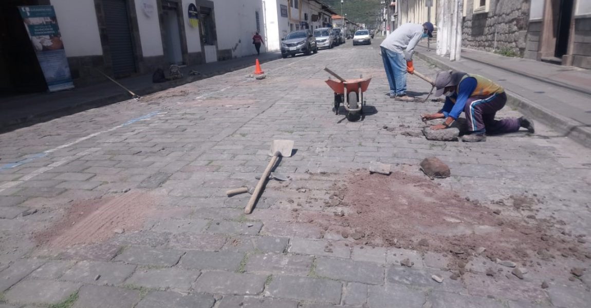 BACHEO EN LAS PRINCIPALES VÍAS DEL CENTRO DE LA CIUDAD