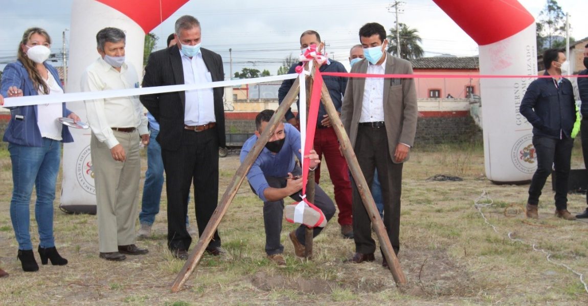 SE COLOCÓ LA PRIMERA PIEDRA EN EL COMPLEJO DEPORTIVO CULTURAL EJIDO DE CARANQUI