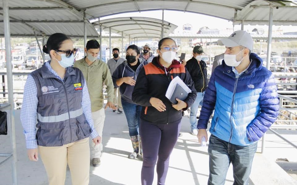 EL NUEVO GERENTE DE EP-FYPROCAI VISITÓ LA FERIA DE GANADO LA CRUZ