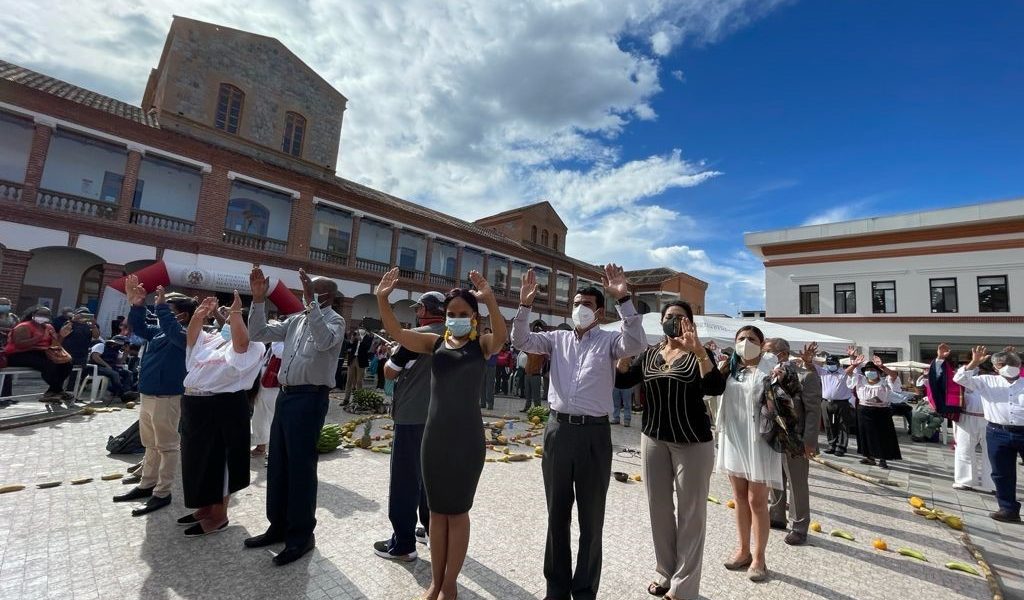 SE FIRMÓ CONVENIO DE TRANSFERENCIA INTERINSTITUCIONAL ENTRE EL GAD-MUNICIPAL DE IBARRA Y LOS REPRESENTANTES DE LOS PUEBLOS Y NACIONALIDADES, PARA LA EJECUCIÓN DE LOS PROYECTOS DE SEGURIDAD ALIMENTARIA