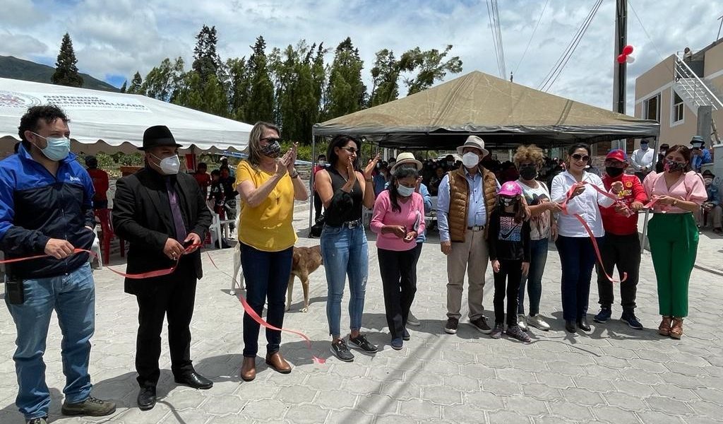 CON EL APORTE DEL GPI Y EMAPA LA MUNICIPALIDAD DE IBARRA ENTREGA LA OBRA ADOQUINADA EN EL SECTOR SUR ORIENTAL DE LA CIUDAD, SANTA LUCÍA Y SAN FRANCISCO DEL TEJAR