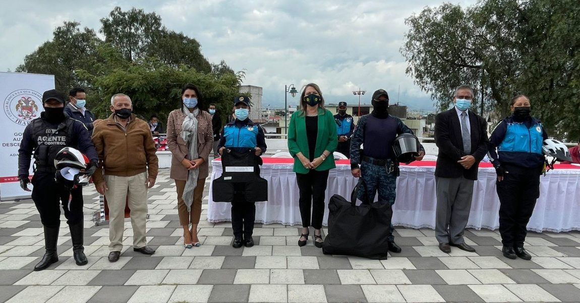 MUNICIPALIDAD DE IBARRA ENTREGA DOTACIÓN E IMPLEMENTOS DE SEGURIDAD A LA POLICÍA MUNICIPAL