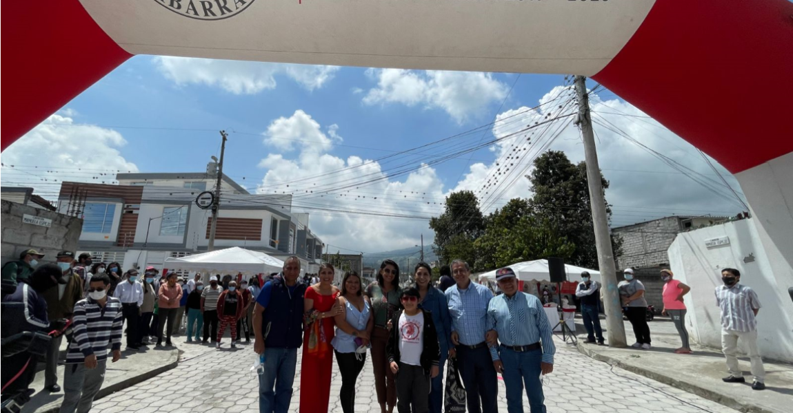 MÁS DE UN KILÓMETRO DE VÍAS ADOQUINADAS PARA IBARRA