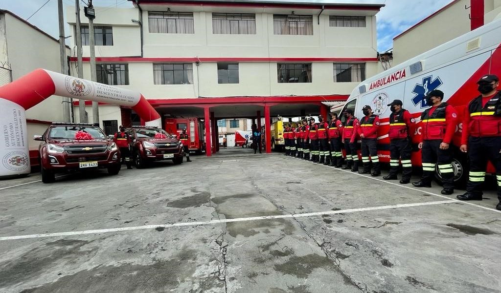 ENTREGAMOS VEHÍCULOS DE EMERGENCIA Y EQUIPOS TÉCNICOS AL CUERPO DE BOMBEROS DE IBARRA