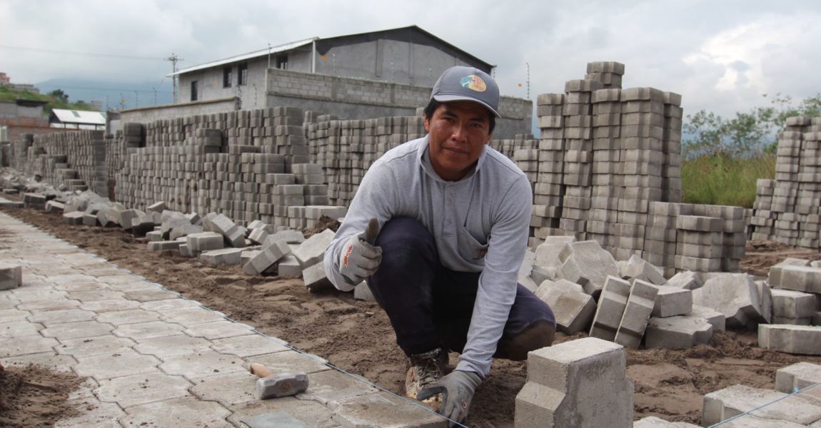 LOS TRABAJOS DE ADOQUINADOS EN IBARRA CONTINÚAN