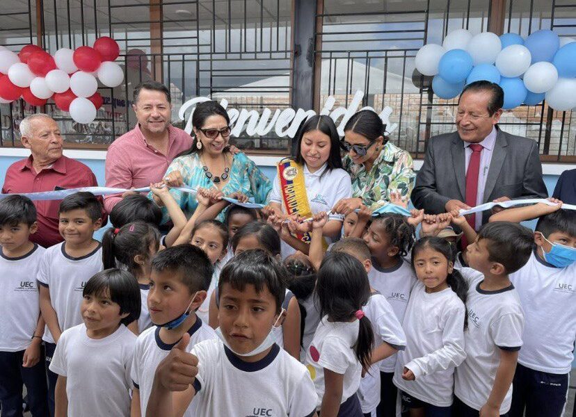 TRES NUEVAS AULAS EN CARANQUI ENTREGÓ LA MUNICIPALIDAD, EN APOYO A LA EDUCACIÓN