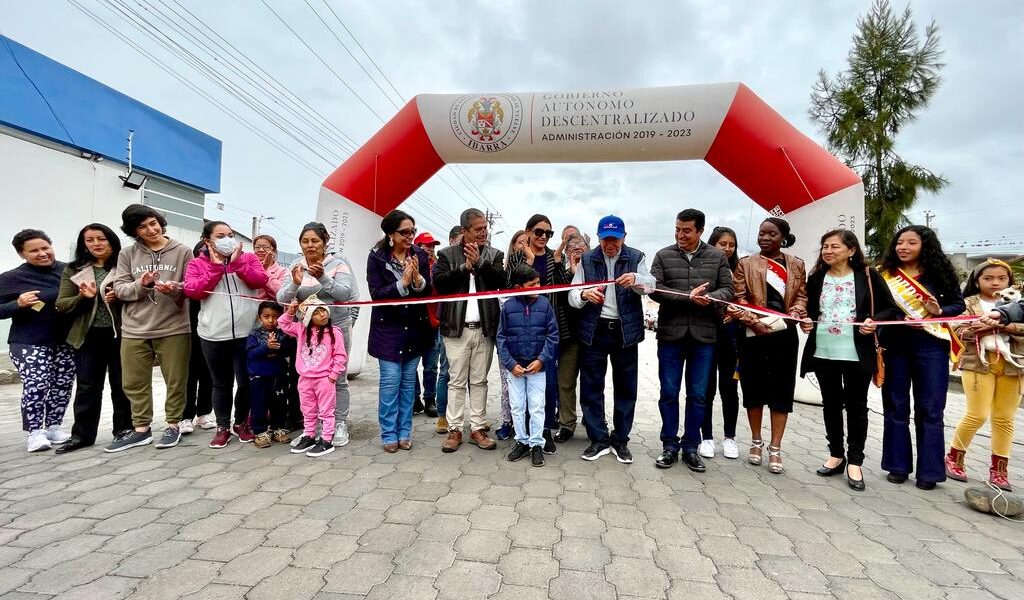 MUNICIPIO DE IBARRA INAUGURA ADOQUINADOS EN EL PARQUE INDUSTRIAL