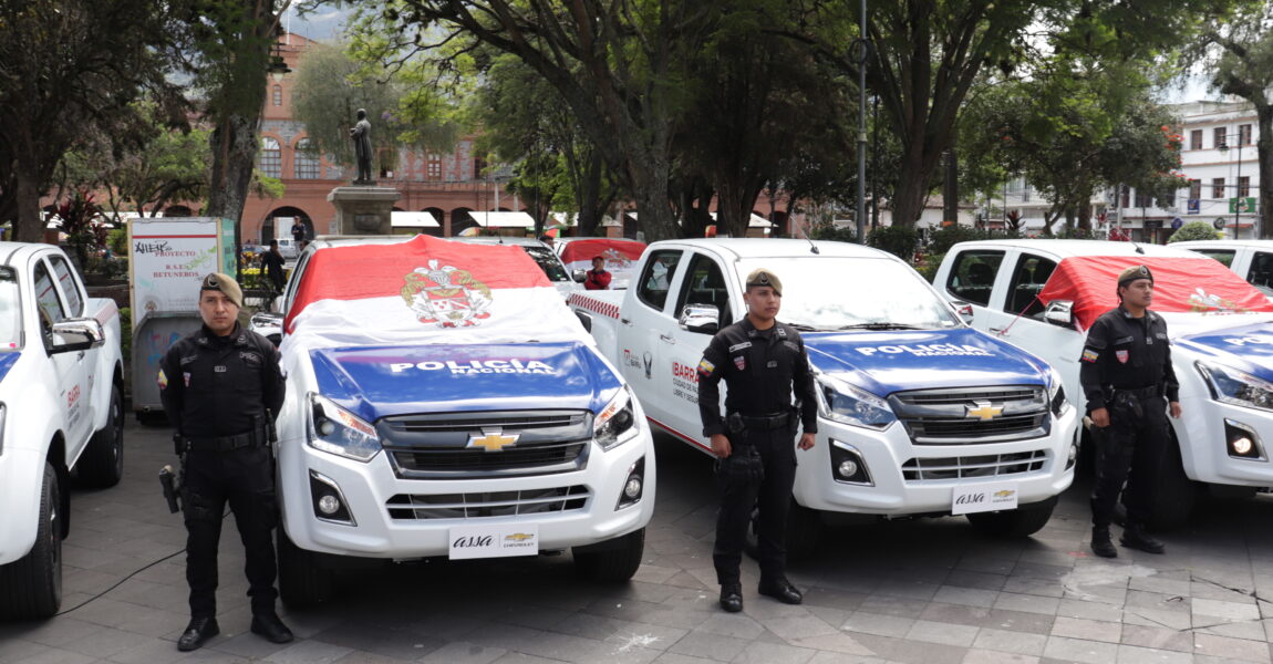 ALCALDÍA DE IBARRA FORTALECE LA SEGURIDAD CIUDADANA CON LA ADQUISICIÓN DE CAMIONETAS PARA LA POLICÍA NACIONAL