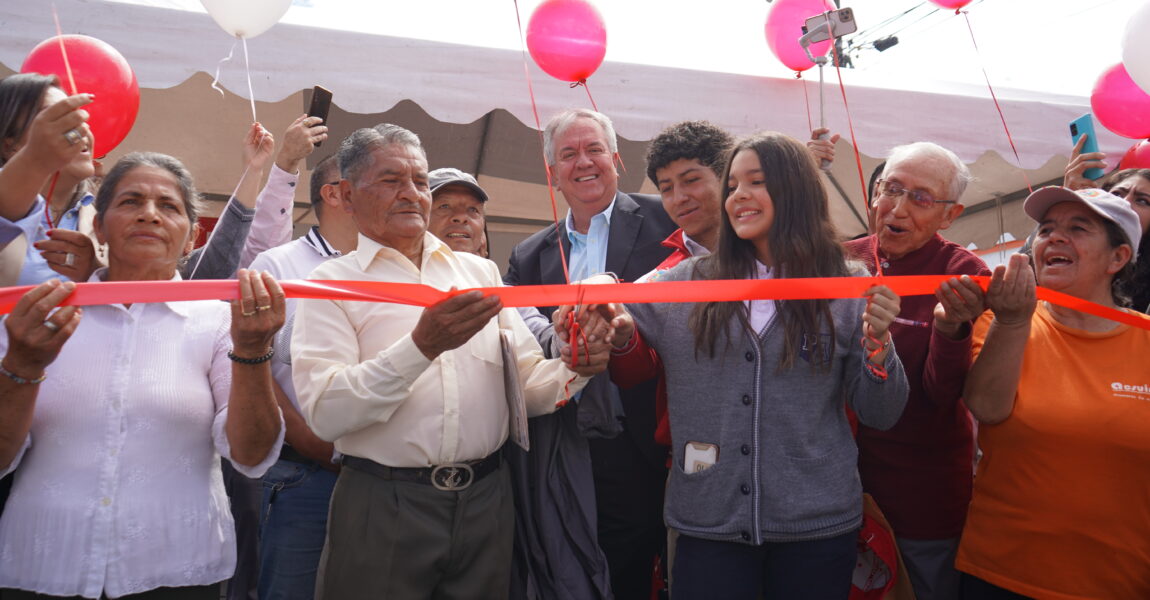 ALCALDE DE IBARRA INAUGURÓ OBRA DE REASFALTADO EN LA AV. FRAY VACAS GALINDO