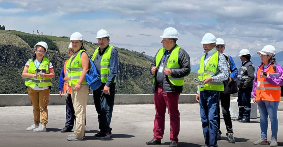 ALCALDE DE IBARRA Y MEDIOS DE COMUNICACIÓN VISITARON LA PLANTA DE AGUA POTABLE PESILLO IMBABURA