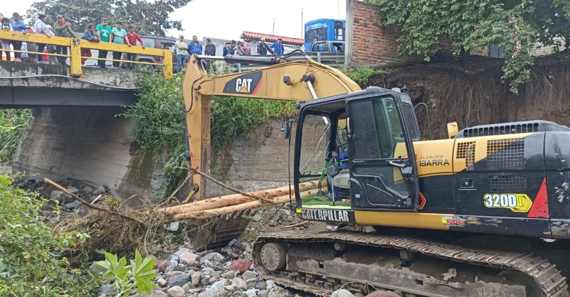 MAQUINARIA MUNICIPAL, EQUIPO TÉCNICO Y OPERATIVO INTERVIENEN DE MANERA INMEDIATA EN SAN ANTONIO DE IBARRA ANTE INCLEMENCIA DEL TIEMPO