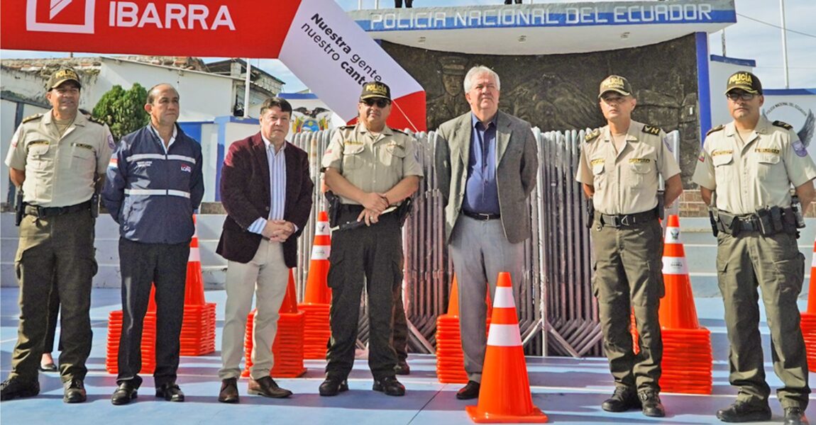 ALCALDE DE IBARRA FORTALECE LA SEGURIDAD CIUDADANA CON LA ENTREGA DE EQUIPAMIENTO LOGÍSTICO A POLICÍA NACIONAL