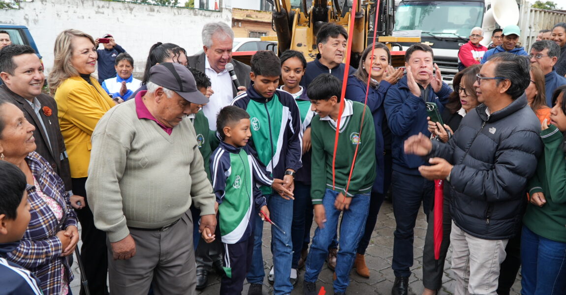 MÁS OBRAS PARA CARANQUI, INICIÓ LA CONTRUCCIÓN DEL ALCANTARILLADO PLUVIAL EN EL BARRIO 10 DE AGOSTO