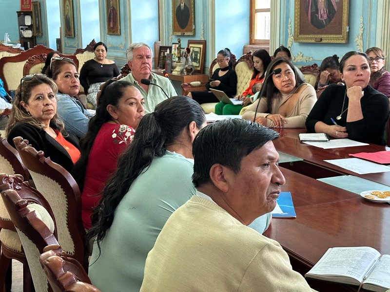 ALCALDE DE IBARRA SE REÚNE CON REPRESENTANTES DE LOS MERCADOS PARA IMPULSAR LA MODERNIZACIÓN COMERCIAL