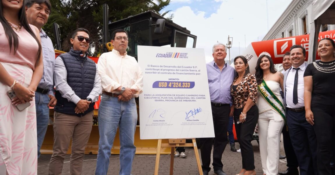 Municipio de Ibarra y Banco de Desarrollo del Ecuador firman convenio por $4,324,333 para fortalecer el equipo caminero del cantón Ibarra.