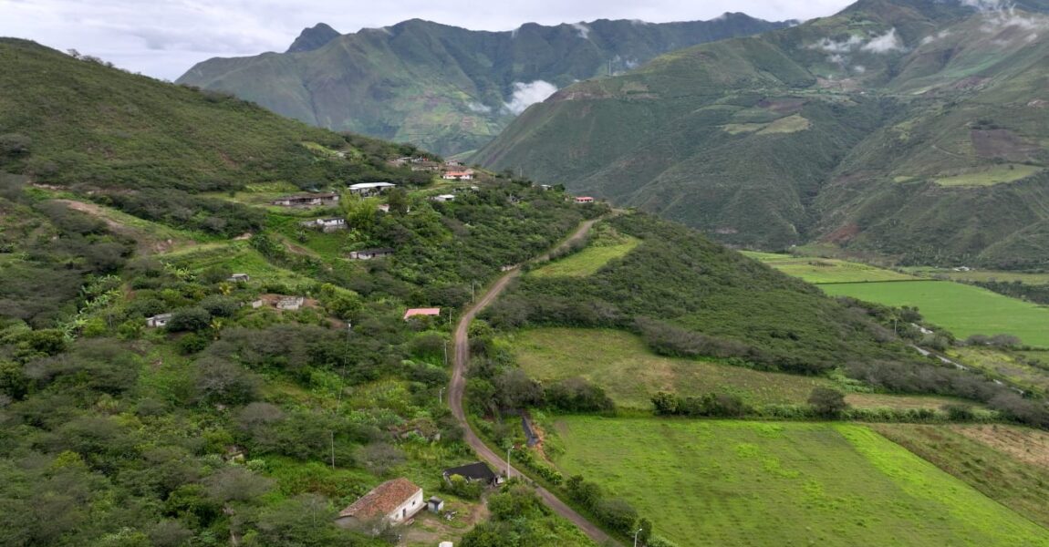 CON EL ADOQUINADO DE LA VÍA CUAJARA – IMBIOLA, LA PARROQUIA LA CAROLINA VIVE UNA NUEVA ETAPA DE DESARROLLO